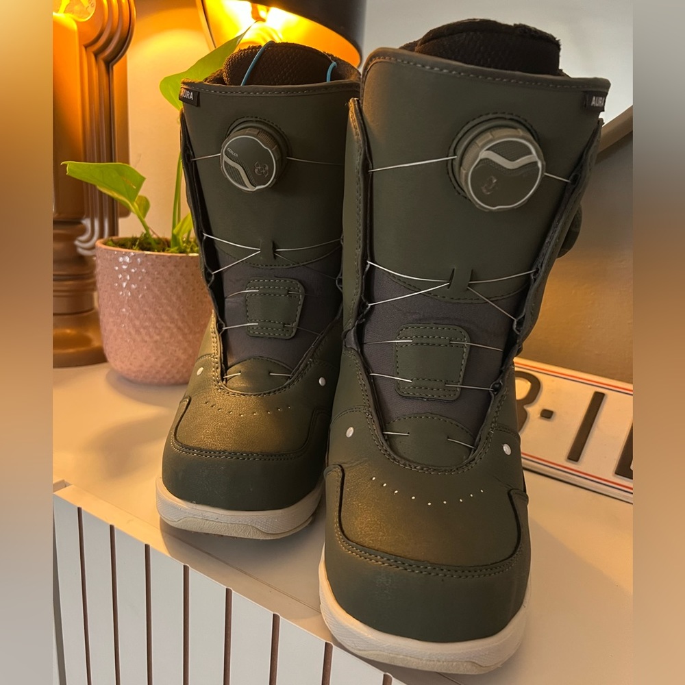 Vans Aura Snowboard boots